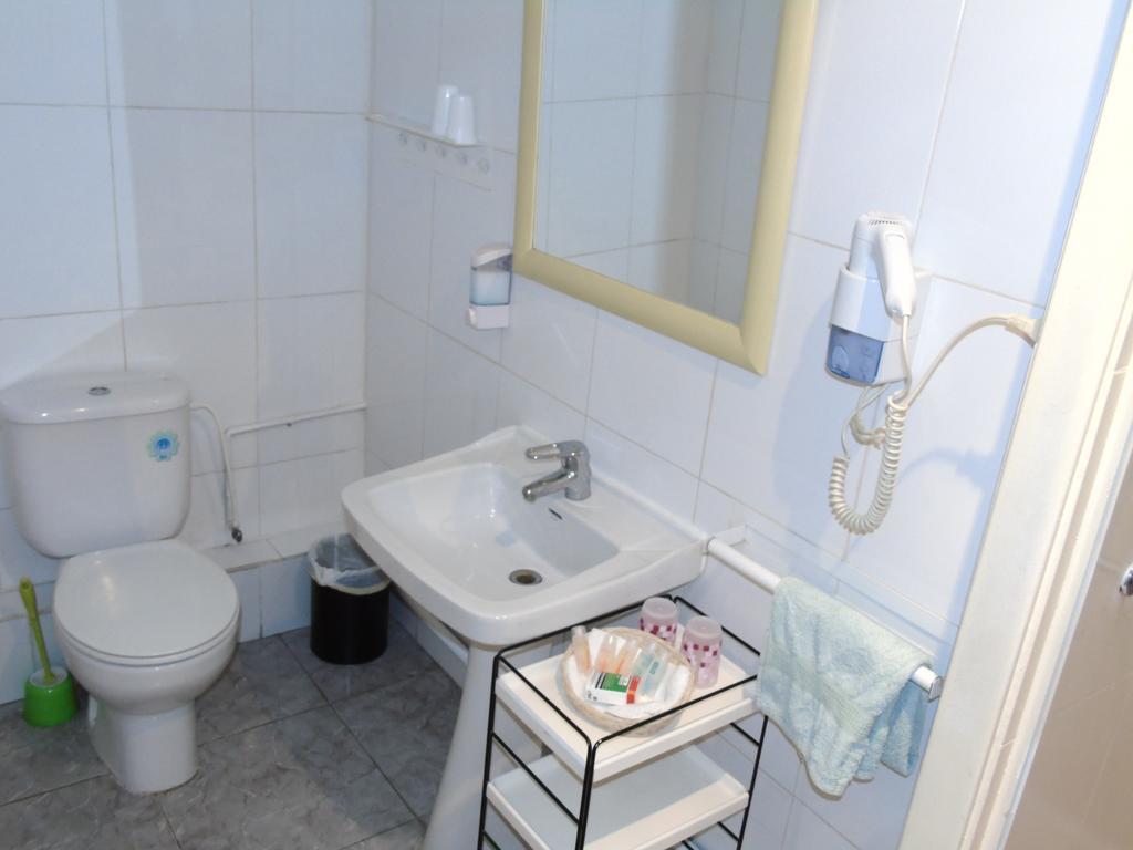 Hostal Aribau バルセロナ エクステリア 写真