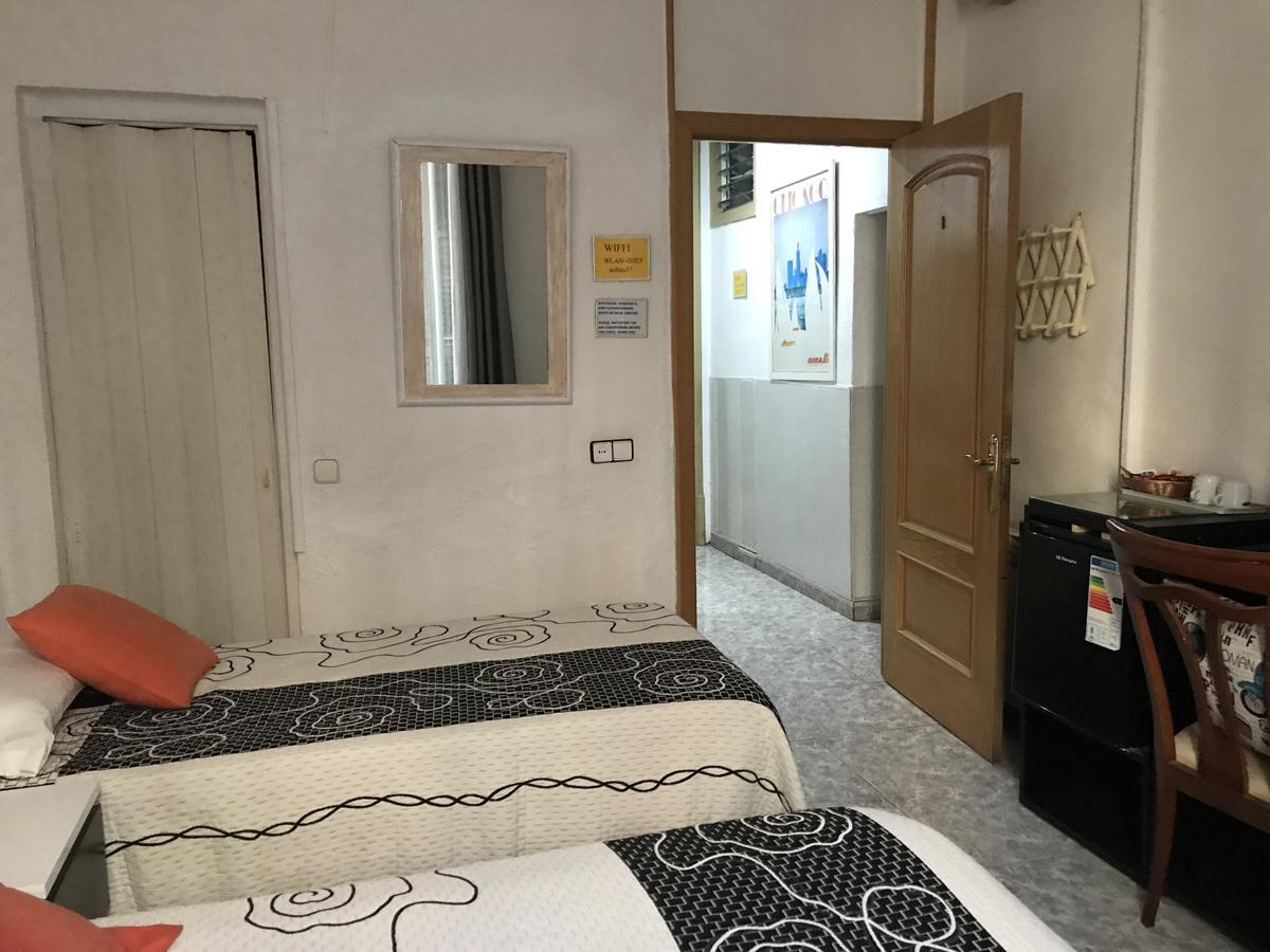 Hostal Aribau バルセロナ エクステリア 写真