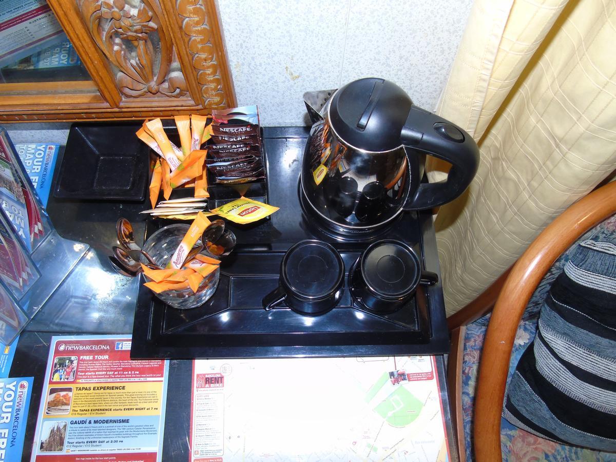 Hostal Aribau バルセロナ エクステリア 写真