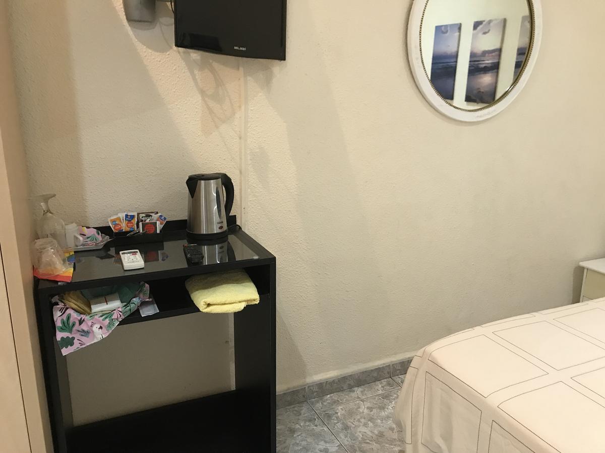 Hostal Aribau バルセロナ エクステリア 写真
